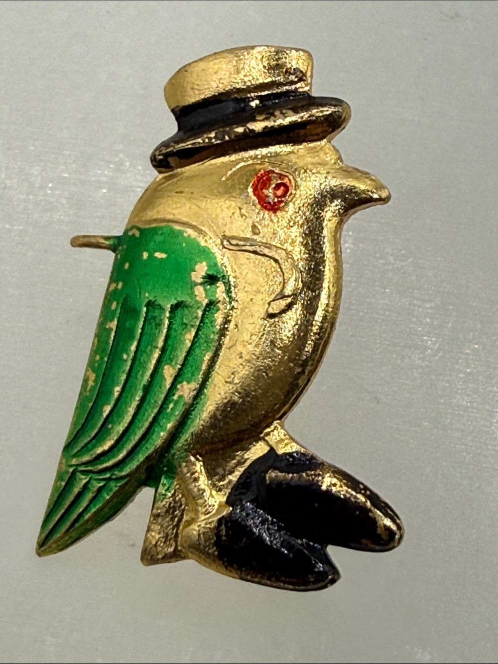 Vintage rare gold tone 1950’s daper bird pin brooch Hong Kong cartoon vibes - Picture 3 of 10
